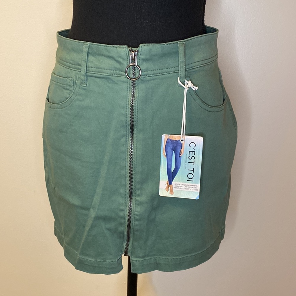 💖 2/$25 NWT! C’est Toi Sage Green Zip Up Skirt
